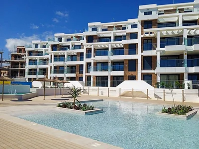 Edificio de apartamentos Listo para mover apartamentos frente a la playa en Denia