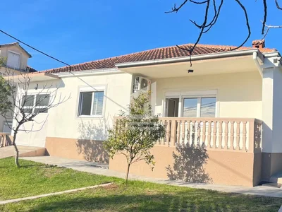 Barrio residencial Stan 118 m² na Prodaju – Centar, Tivat