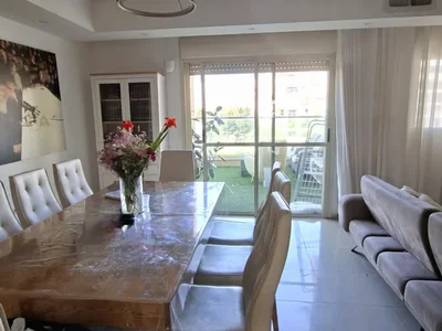 Жилой квартал Bonne occasion a ne pas rater grand 6 pieces a vendre proche de toutes commodites tet zain ashdod