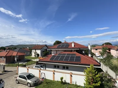 Hütte Kuća 200 m² na Prodaju – Gornja Gorica, Podgorica