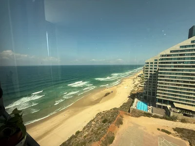Residential quarter A ne pas manquer bien agence bon emplacement dans un bel immeuble etage haut avec vue proche de la mer vue sur la mer