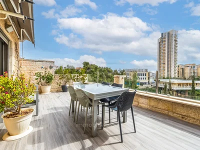 Quartier résidentiel Cottage triplex rare