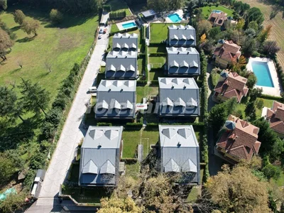 Wieś domków Luxury Villas in Beykoz, İstanbul in a complex with infrastructure and forest view