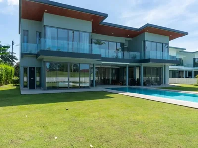 Villa Laguna Homes