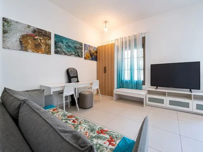 Dzielnica mieszkaniowa Proche shouk hacarmel et jardin meir dans immeuble renove