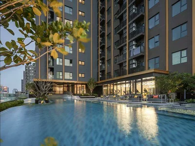 Wohnanlage High-rise residence with a swimming pool and lounge areas in a posh neighborhood of Bangkok, Thailand