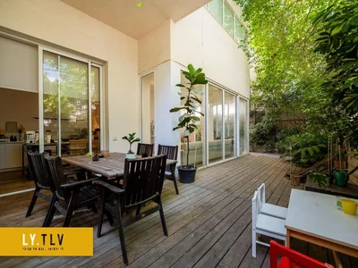 Residential quarter Magnifique rez de jardin avec grand jardin privatif pres de kikar dizengoff