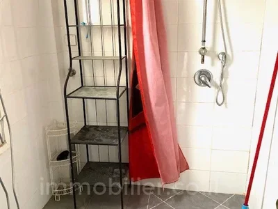 Wohnviertel Grand 3 pieces avec balcon a renover