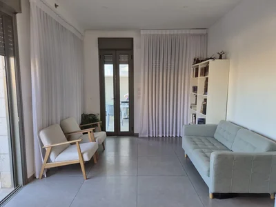 Quartier résidentiel Magnifique penthouse 4 pièces avec terrasse 80m2 soucca