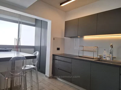 Quartier résidentiel Raanana est. immeuble recent.