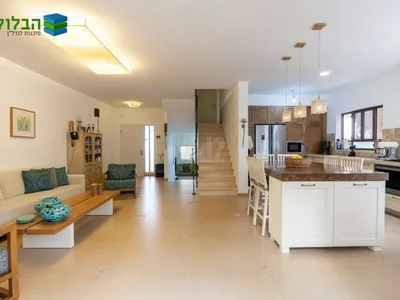 Residential quarter Exclusivite propriete exceptionnelle dans le quartier american colony a rishon lezion maison jumelee