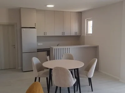 Hütte Kuća 95 m² na Izdavanje – Donji Kokoti, Podgorica