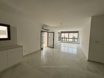 Жилой квартал Appartement entierement renove centre ville raanana