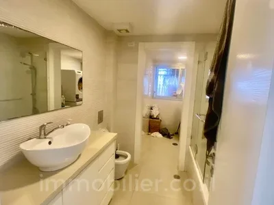Barrio residencial Avec terrasse bel appartement bien agence bon emplacement dans un bel immeuble grand proche de la mer spacieux