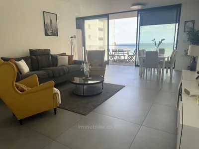 Residential quarter A ne pas manquer avec terrasse bel appartement bien agence bon emplacement dans un bel immeuble entierement meuble proche de la mer vue sur la mer