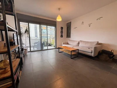 Residential quarter Limite de neve tzedek 2 pieces