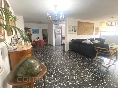 Wohnviertel Avec terrasse bien agence bon emplacement grand proche de la mer spacieux vue sur la mer