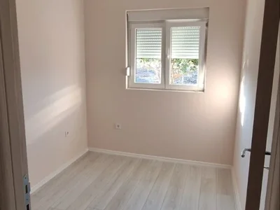 Hütte Kuća 95 m² na Izdavanje – Donji Kokoti, Podgorica