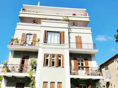 Dzielnica mieszkaniowa Decouvrez ce superbe appartement dans un immeuble historique renove a seulement 100 metres de la mer