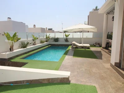 Villa 5-Schlafzimmer-Villa mit Pool und Solarium in Villamartin Orihuela