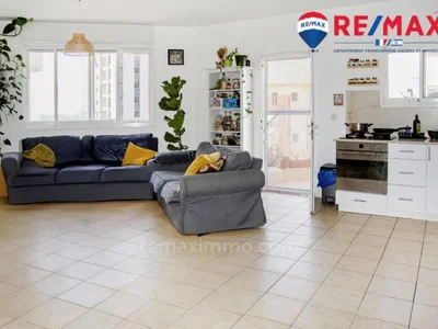 Residential quarter Un duplex penthouse a 10 minutes a pied de la mer a un prix exceptionnel