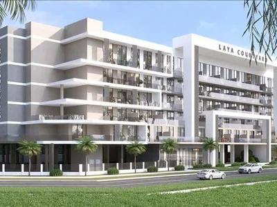 Zespół mieszkaniowy New Laya Courtyard Residence with swimming pool and a roof-top lounge area close to the golf club, Dubai Studio City, Dubai, UAE