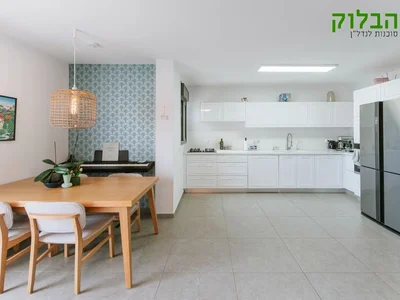 Residential quarter Vente exclusive appartement 4 pieces moderne ascenseur parking mamad mirpeset au centre ville de rishon lezion