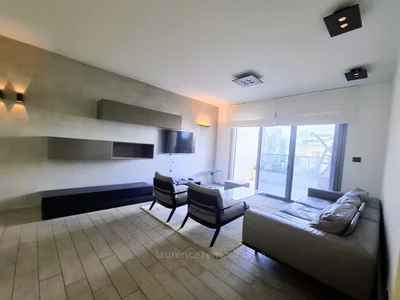 Quartier résidentiel Raanana est. immeuble recent.