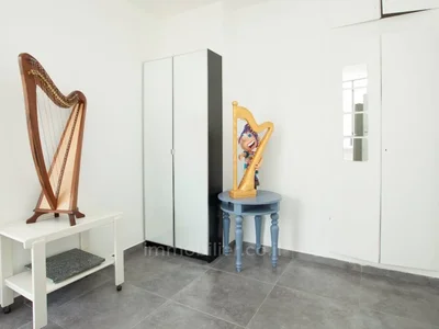 Жилой квартал Superbe 3 pieces renove dans une rue calme pres de ben gurion