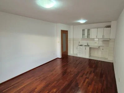 Wohnviertel Stan 47 m² na Izdavanje – Stari Aerodrom, Podgorica