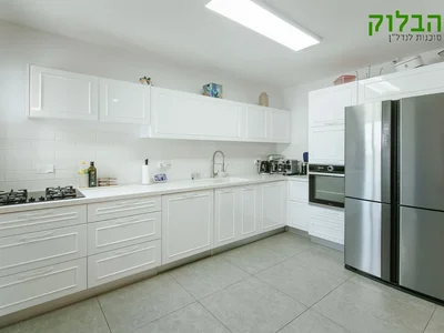 Residential quarter Vente exclusive appartement 4 pieces moderne ascenseur parking mamad mirpeset au centre ville de rishon lezion