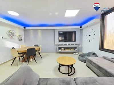 Residential quarter Vous recherchez un grand duplex refait a neuf au centre ville de hadera et au calme