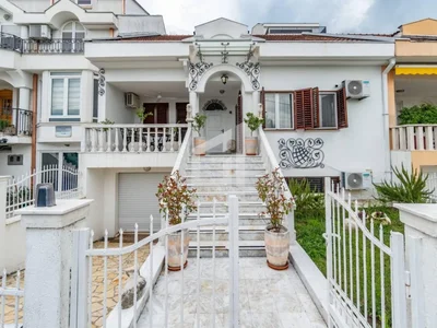 Cabaña Kuća 360 m² na Prodaju – Gorica C, Podgorica