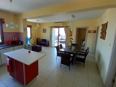 Zespół mieszkaniowy Umeblowany apartament 2+1 położony 250 metrów od morza w dzielnicy Esentepe.