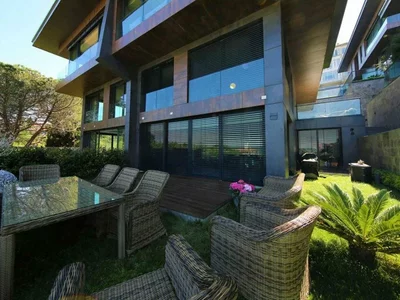 Wohnanlage Residential complex with a garden and swimming pools, in one of the most prestigious areas of Istanbul, Turkey
