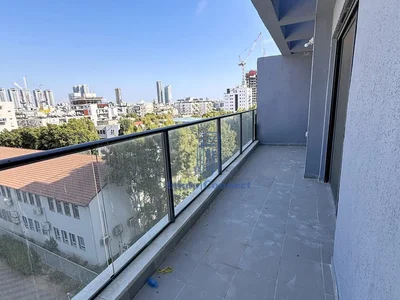 Residential quarter Magnifique appartement de type 5 pieces de 140 m terrasse en deuxieme ligne de mer et tramway