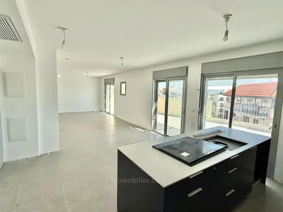 Residential quarter Penthouse proche mer shouk hapishpeshim