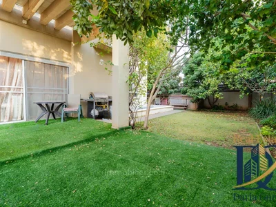 Жилой квартал Maison bi familiale de caractere et datmosphere uniques a vendre a kiryat hasharon netanya