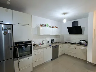 Residential quarter Belle opportunite a ne pas manquer ideal pour investissement grand 4 pieces a vendre proche de toutes commodites alef ashdod