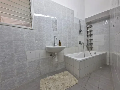 Residential quarter Rue calme proche mer frishman