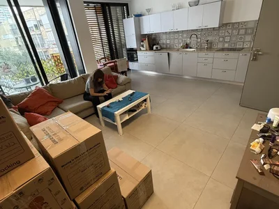 Quartier résidentiel 3 pièces à vendre complet, immeuble neuf ascenseur, balcon, parking, cave.