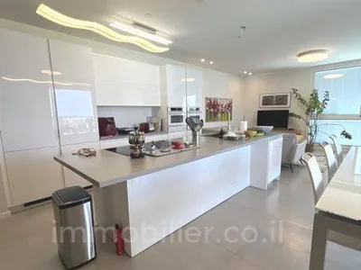 Wohnviertel Avec terrasse bel appartement bien agence bon emplacement grand haut standing investi luxueux magnifique proche de la mer spacieux vue sur la mer