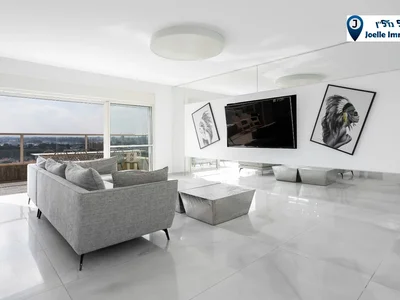 Жилой квартал Triplex de luxe avec piscine privee sur le toit a netanya