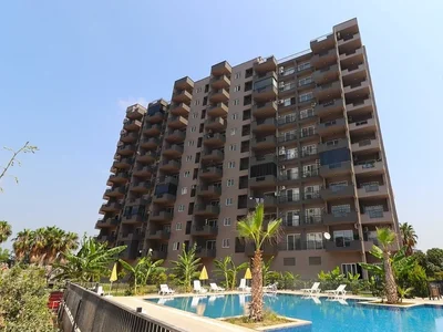 Apartamentowiec Apartament w Kompleksie z Basenem Blisko Plaży w Mersin Çeşmeli