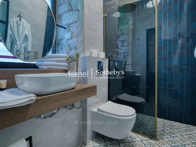 Quartier résidentiel Un hôtel boutique prestigieux et en activité au cœur de rosh pinna.