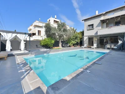 Residential quarter Villa spacieuse avec piscine et jardin neve hof rishon lezion