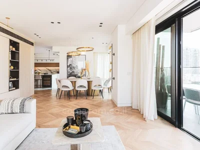 Residential quarter Avec terrasse dans un bel immeuble au centre bon emplacement haut standing luxueux bel appartement magnifique