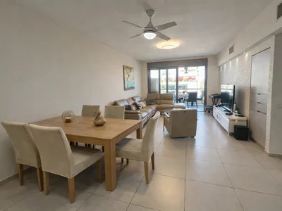 Quartier résidentiel Central . 2 terrasses. proches commerces