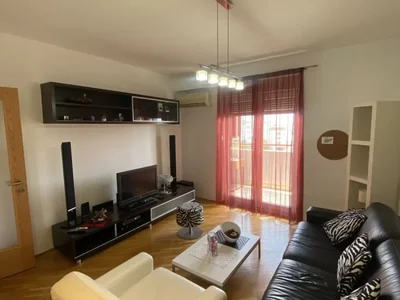 Wohnviertel Stan 50 m² na Izdavanje – Preko Morače, Podgorica