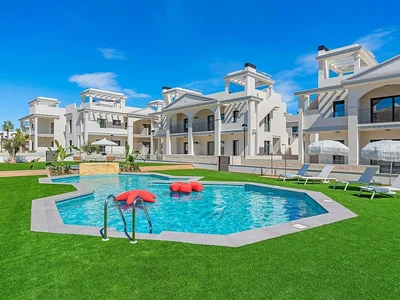 Edificio de apartamentos Apartamentos modernos con jardines privados en Ciudad Quesada
